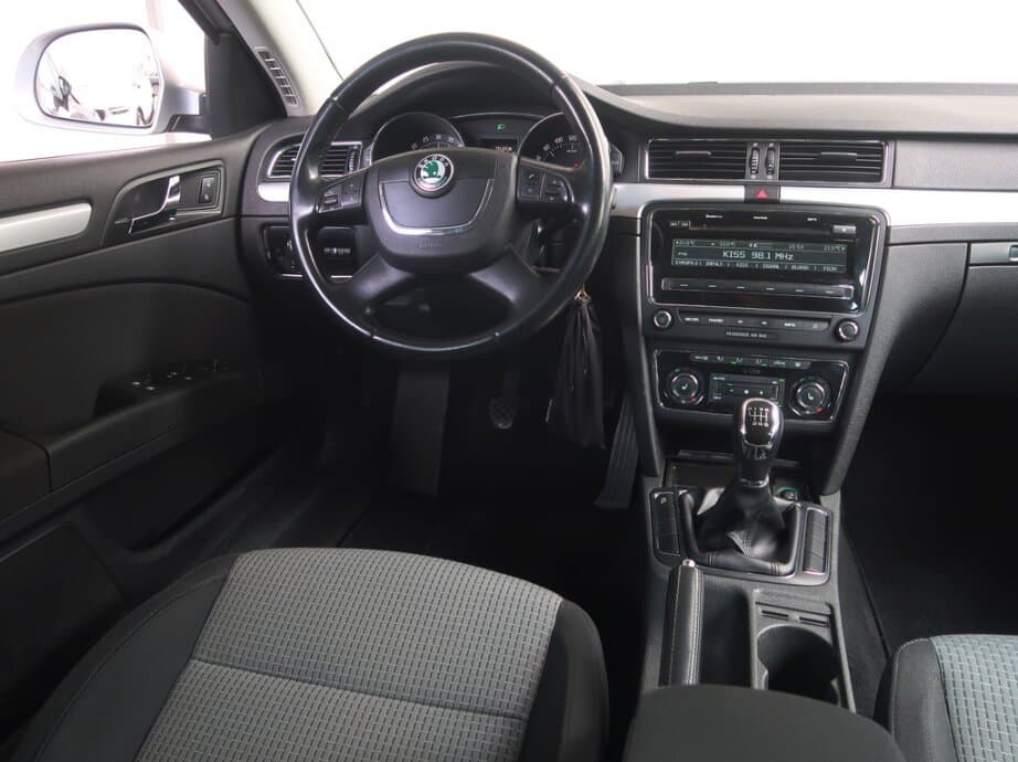 2010 Škoda SUPERB - 9