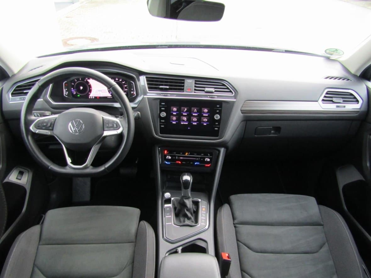 2022 Volkswagen Tiguan - 16