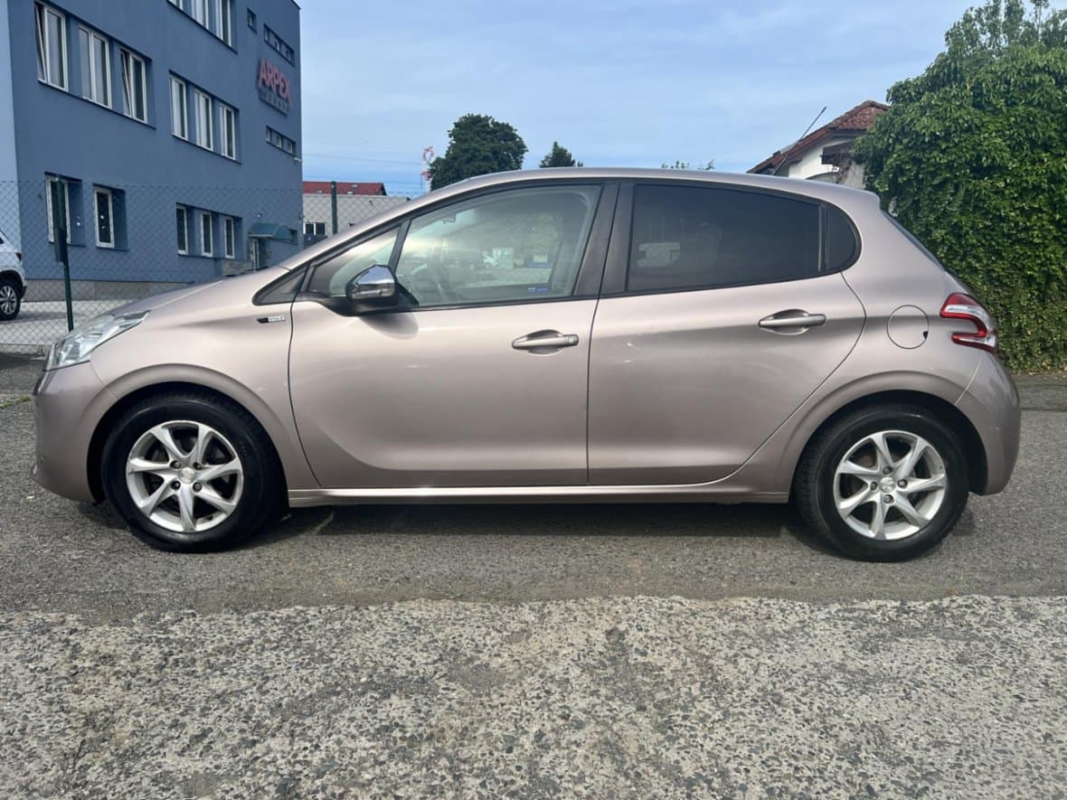 2014 Peugeot 208 - 10