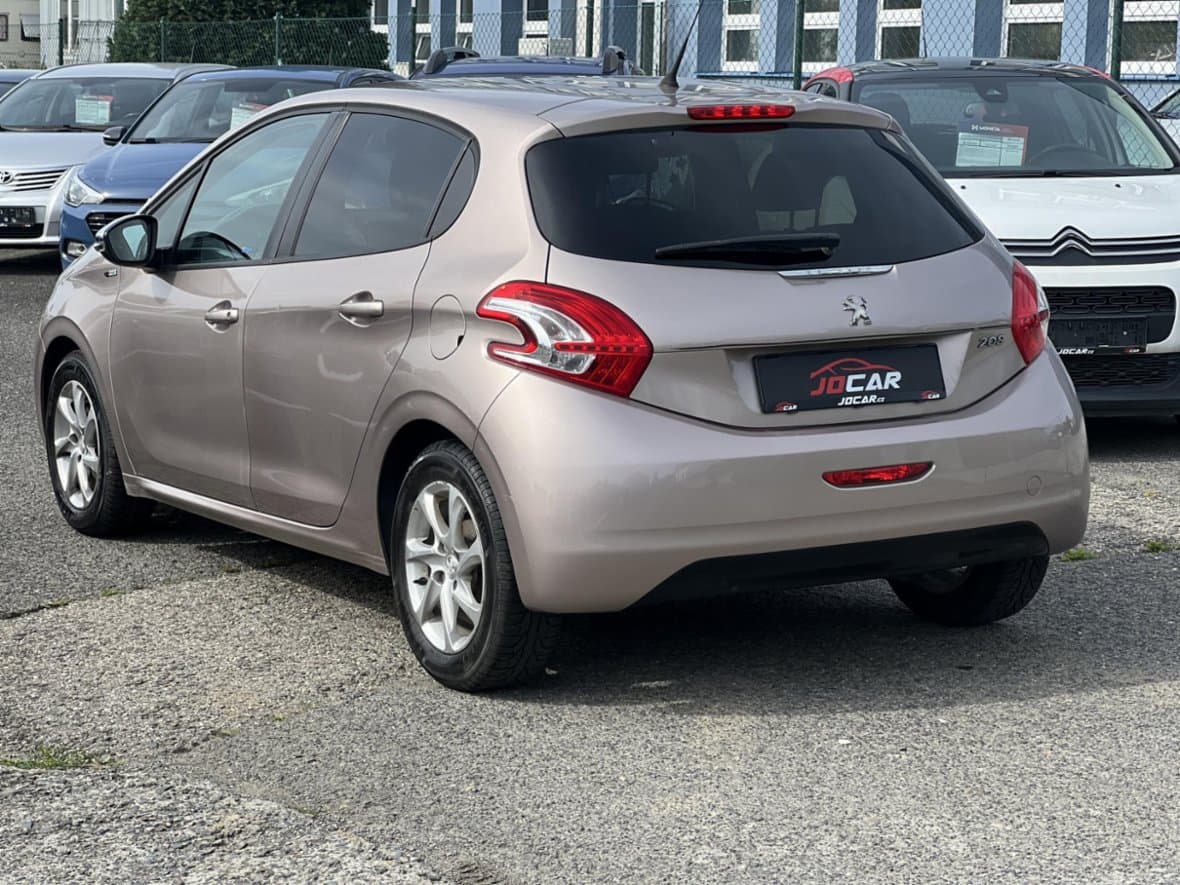 2014 Peugeot 208 - 13