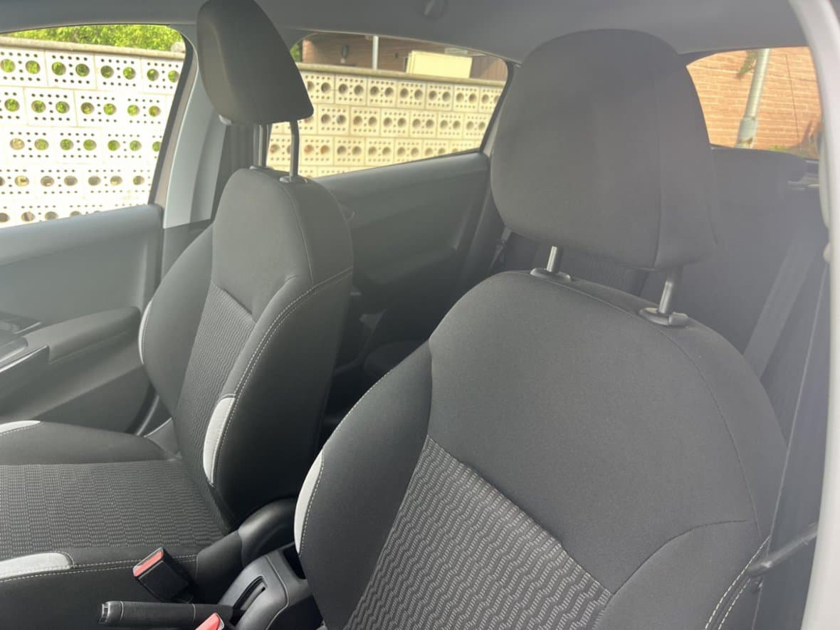 2014 Peugeot 208 - 28