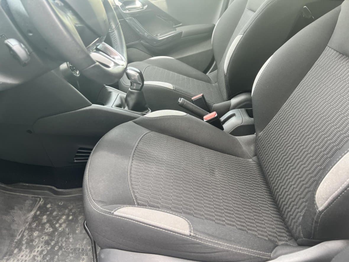 2014 Peugeot 208 - 31