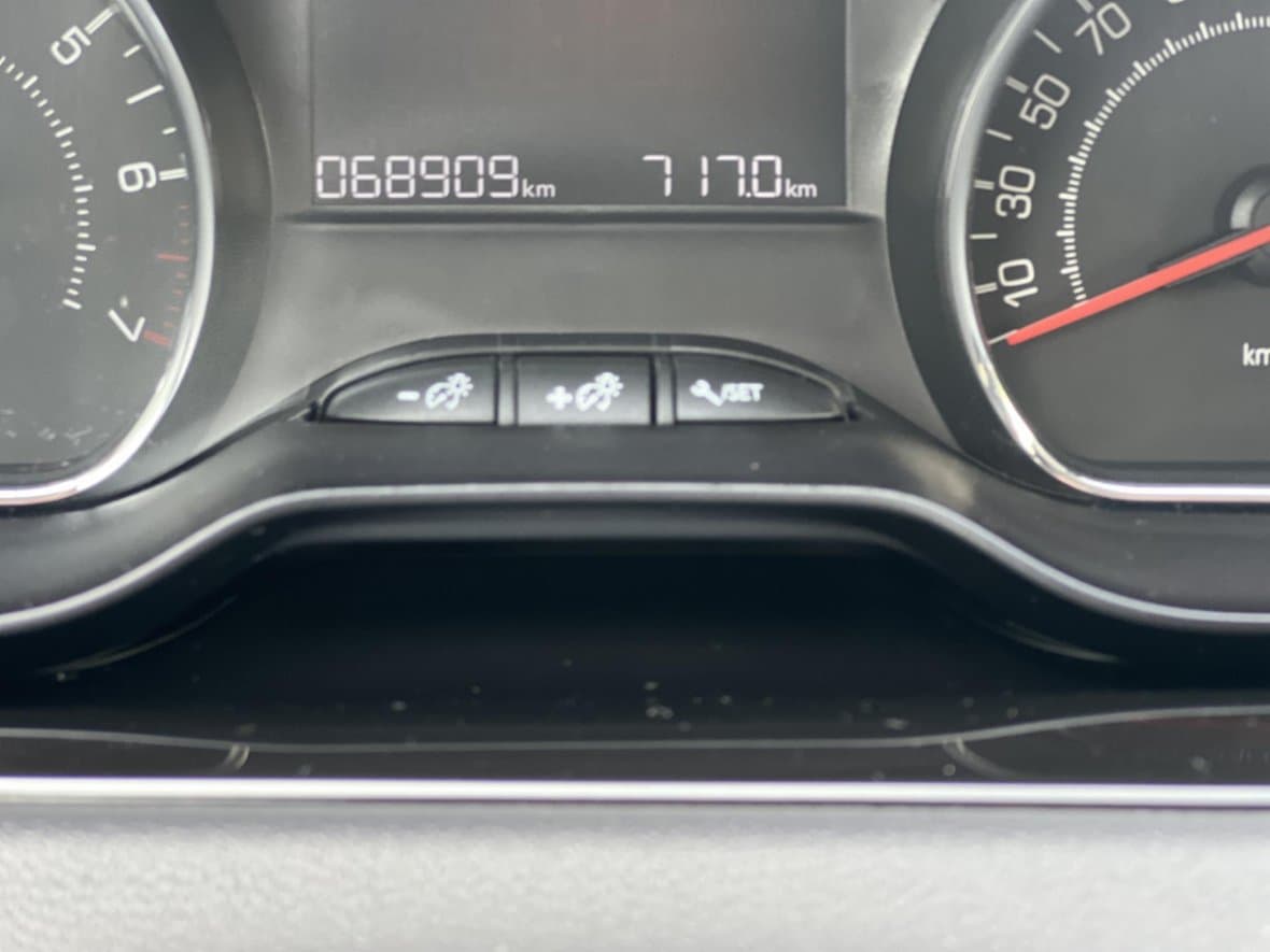 2014 Peugeot 208 - 46
