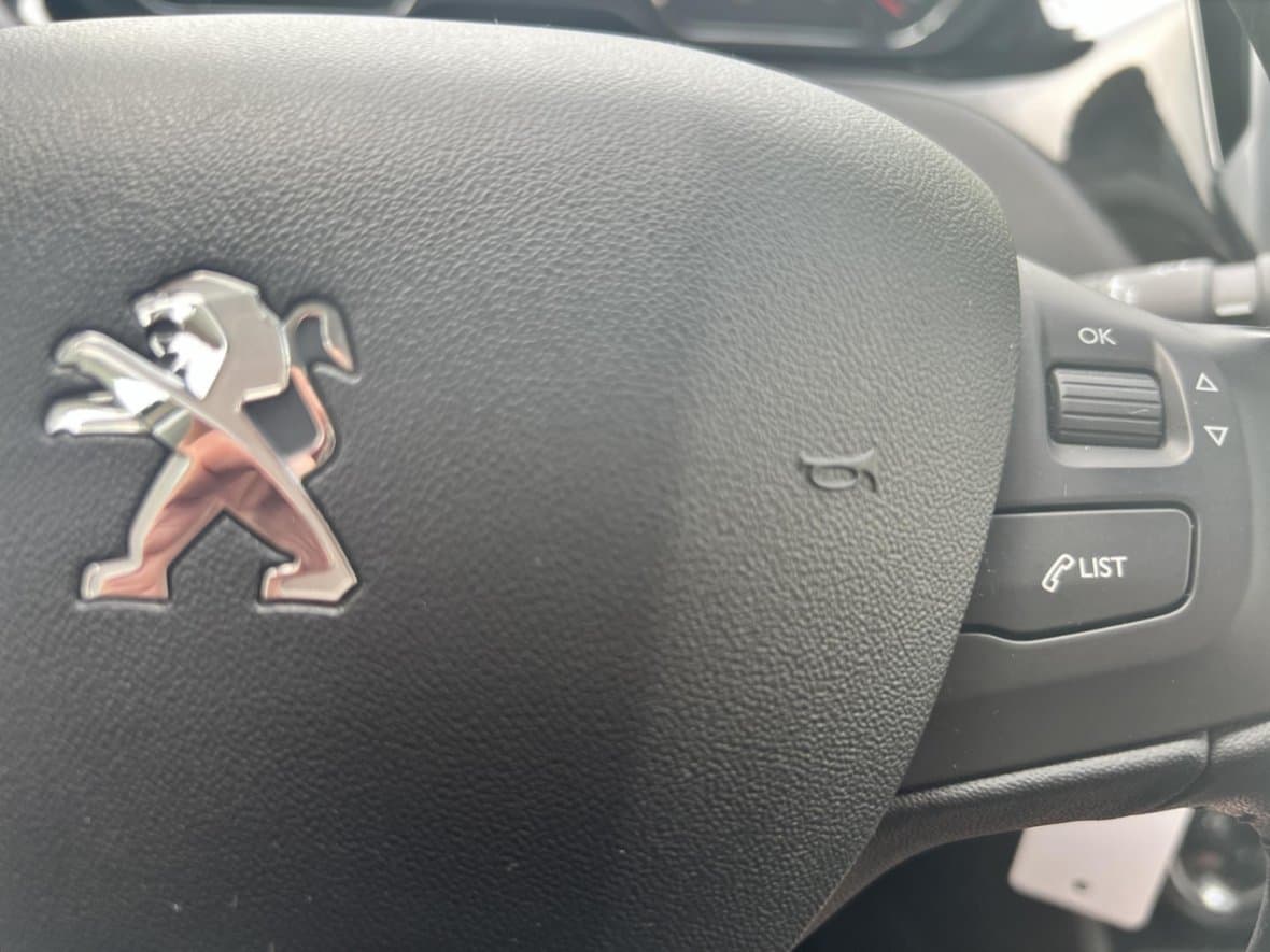 2014 Peugeot 208 - 49