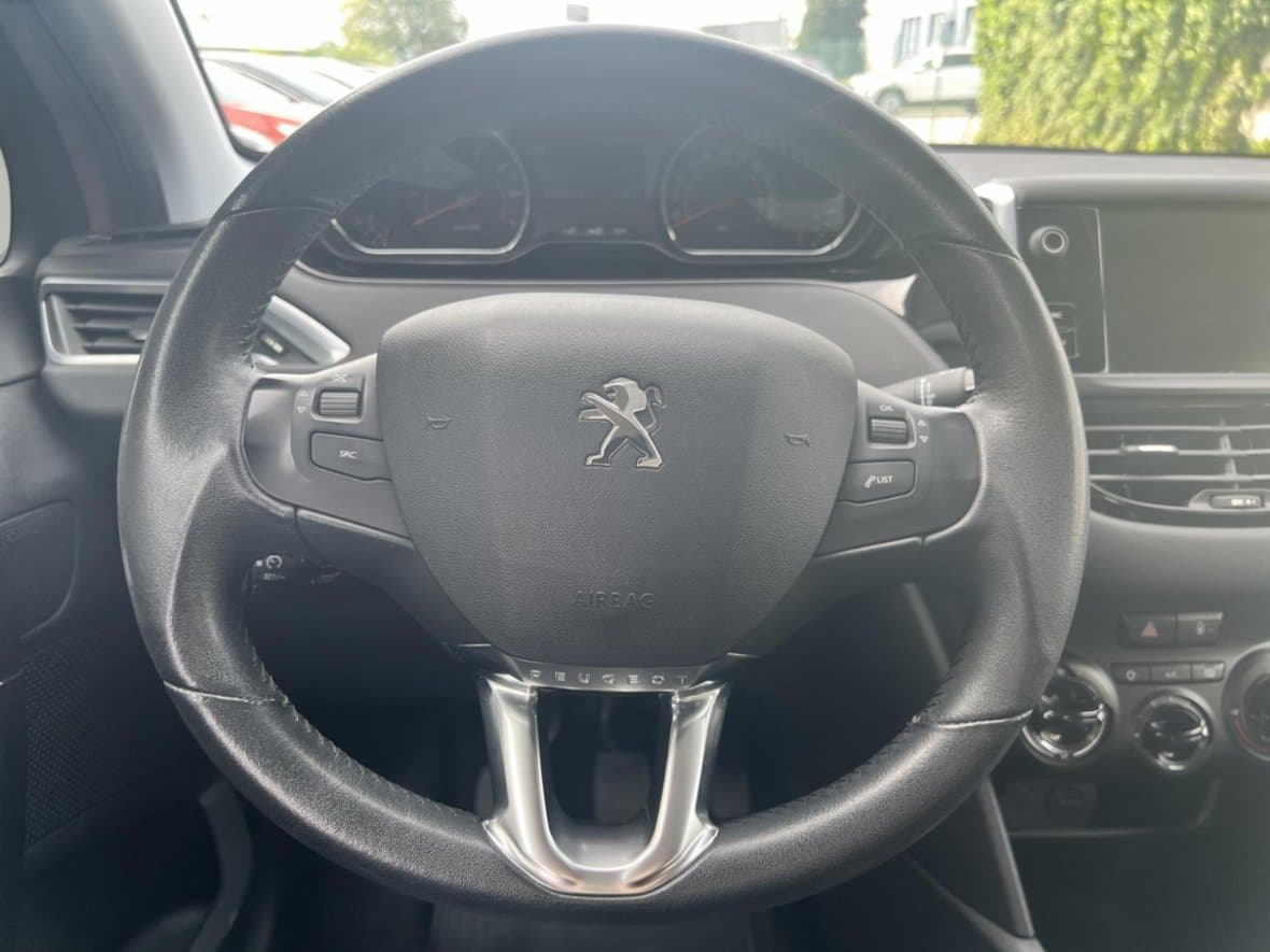 2014 Peugeot 208 - 52