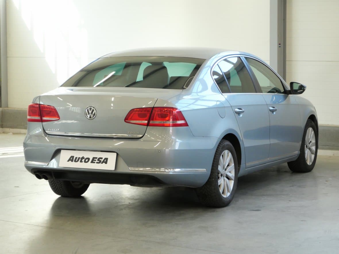 2012 Volkswagen PASSAT - 4