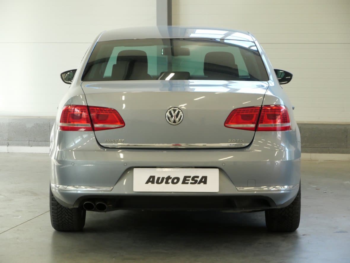 2012 Volkswagen PASSAT - 5