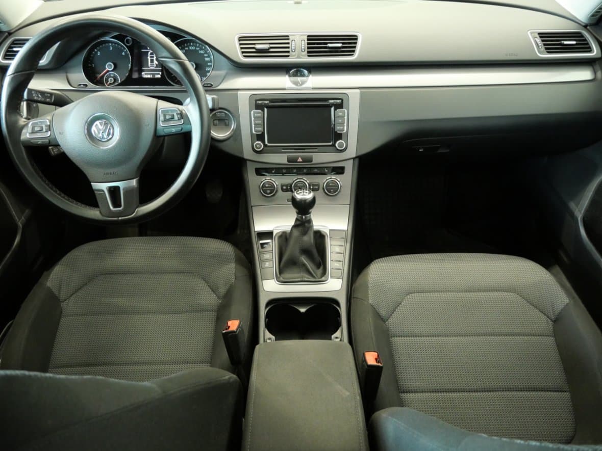 2012 Volkswagen PASSAT - 8