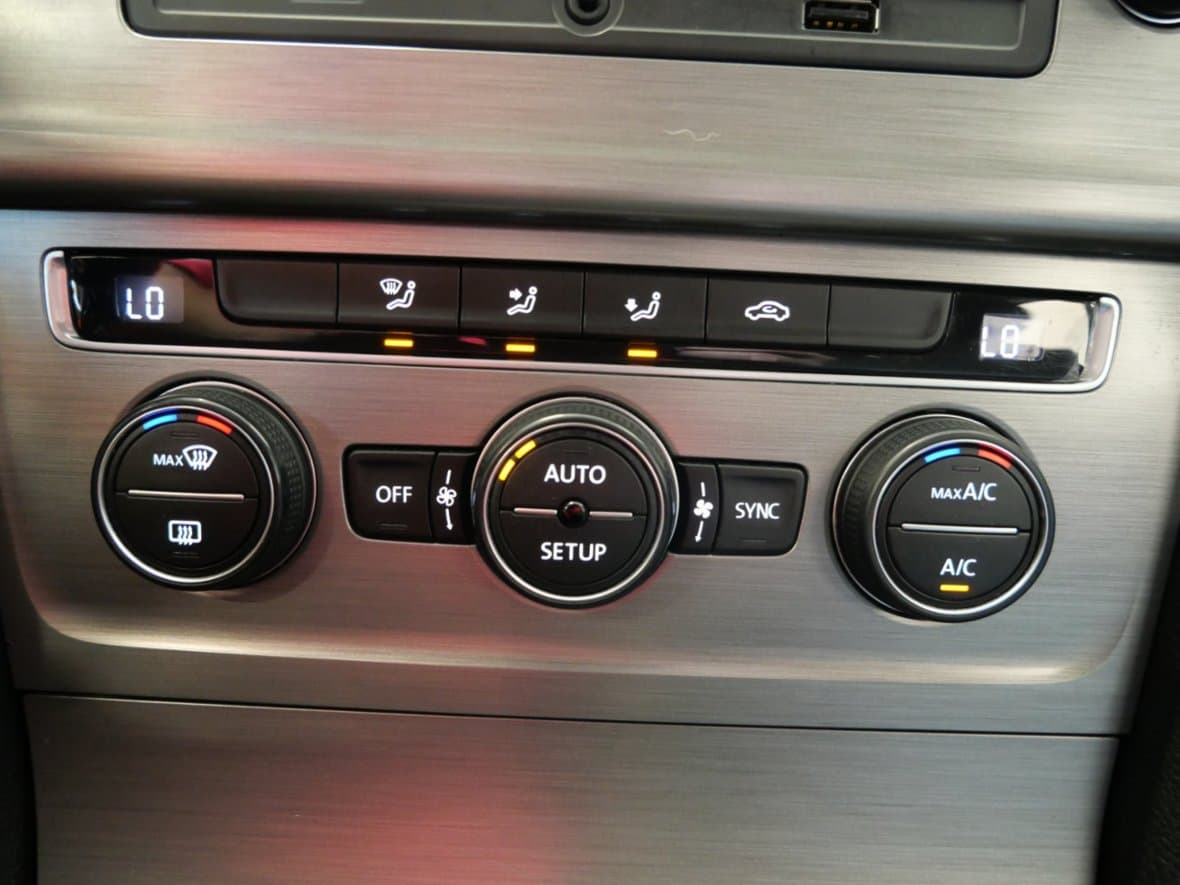 2012 Volkswagen PASSAT - 17