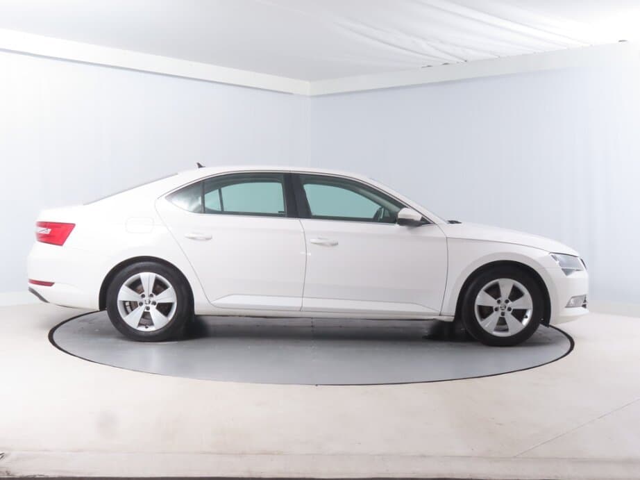 2017 Škoda SUPERB - 8