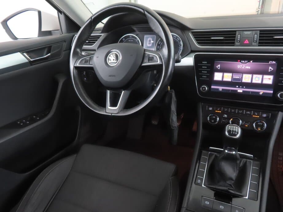 2017 Škoda SUPERB - 9