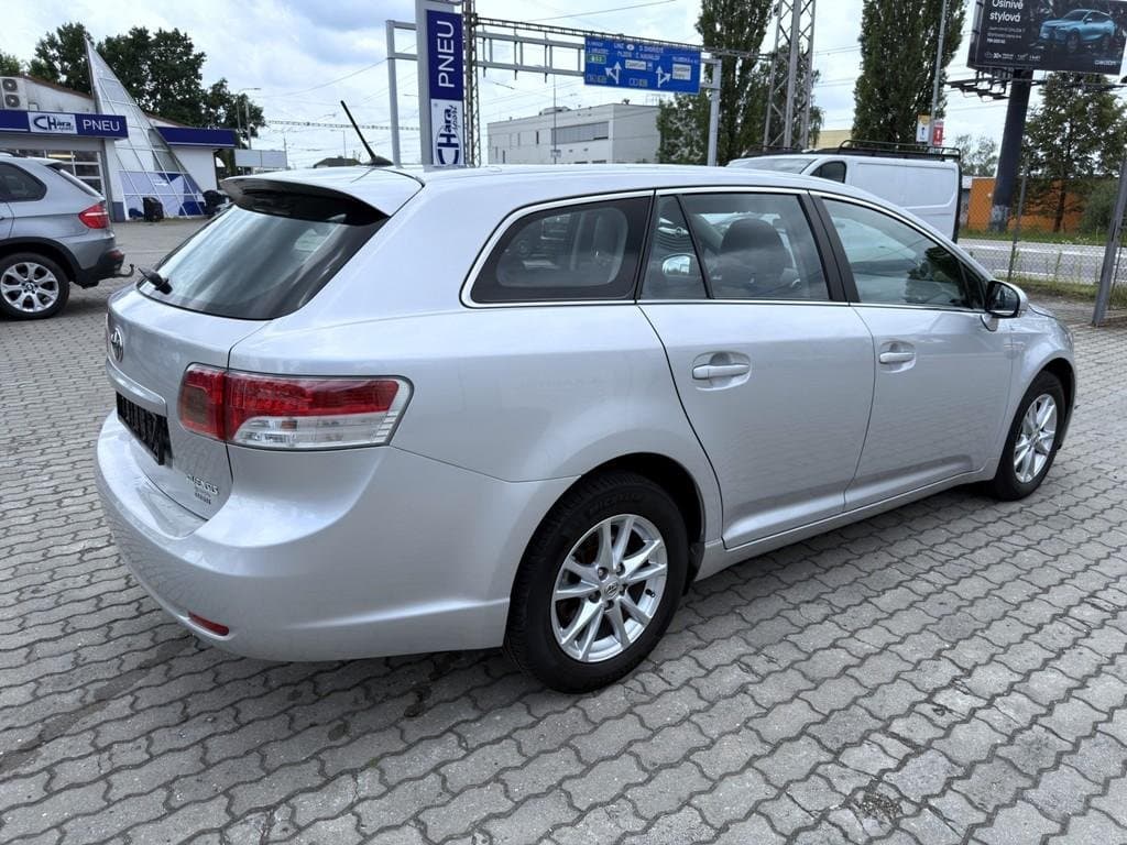 2010 Toyota AVENSIS - 5