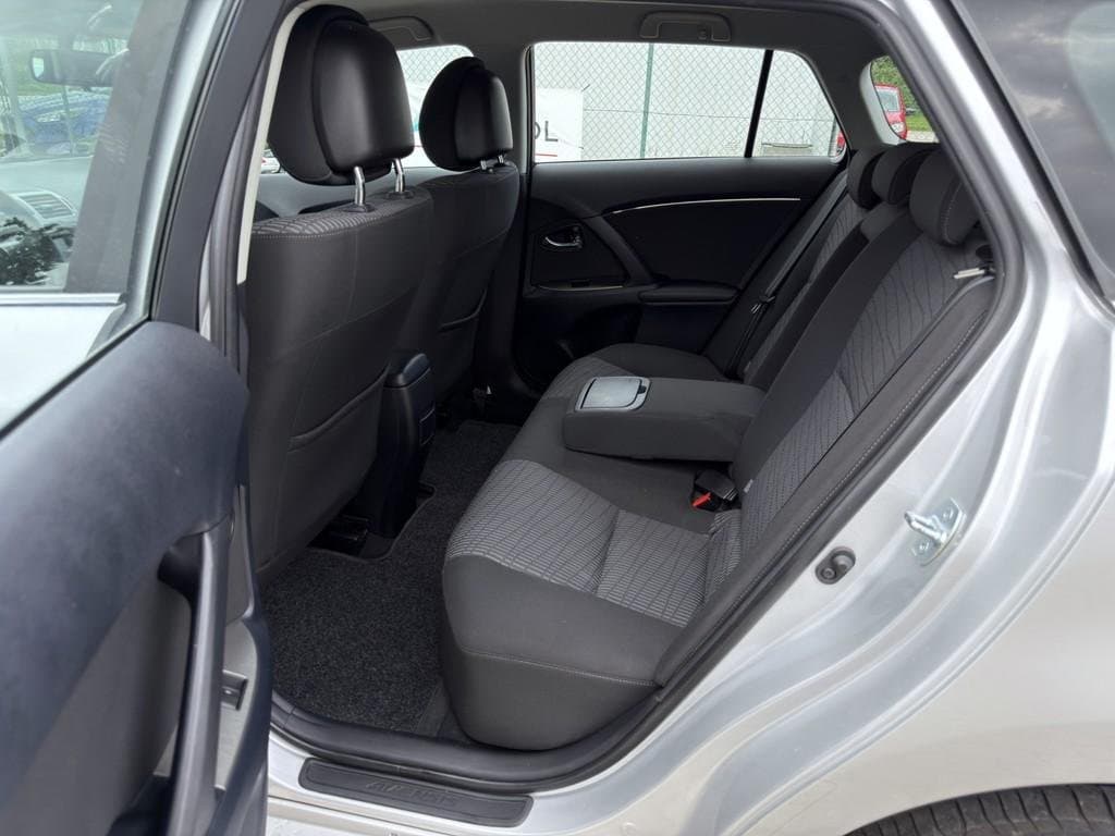 2010 Toyota AVENSIS - 7