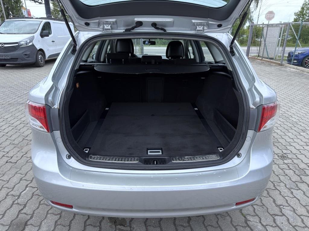 2010 Toyota AVENSIS - 9