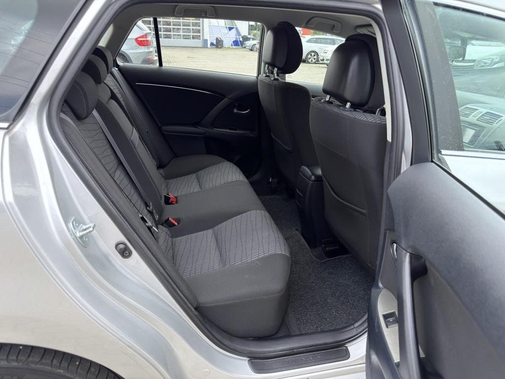 2010 Toyota AVENSIS - 10