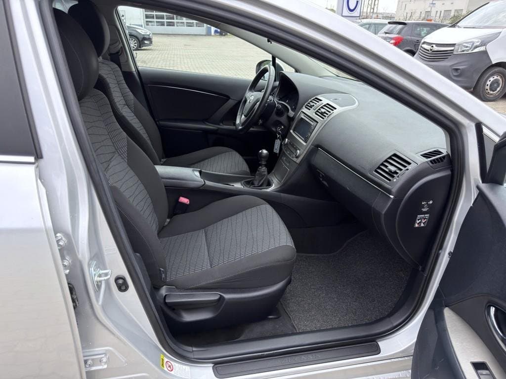 2010 Toyota AVENSIS - 11
