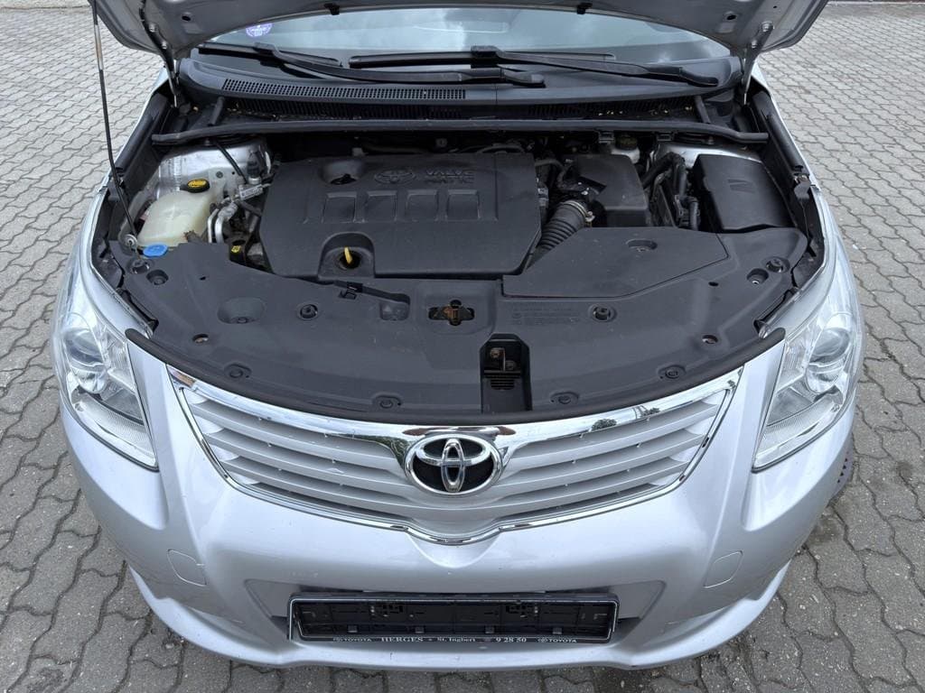 2010 Toyota AVENSIS - 12
