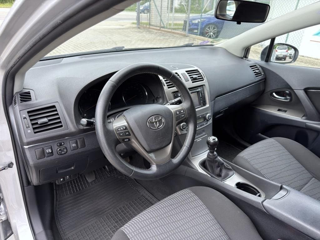 2010 Toyota AVENSIS - 13