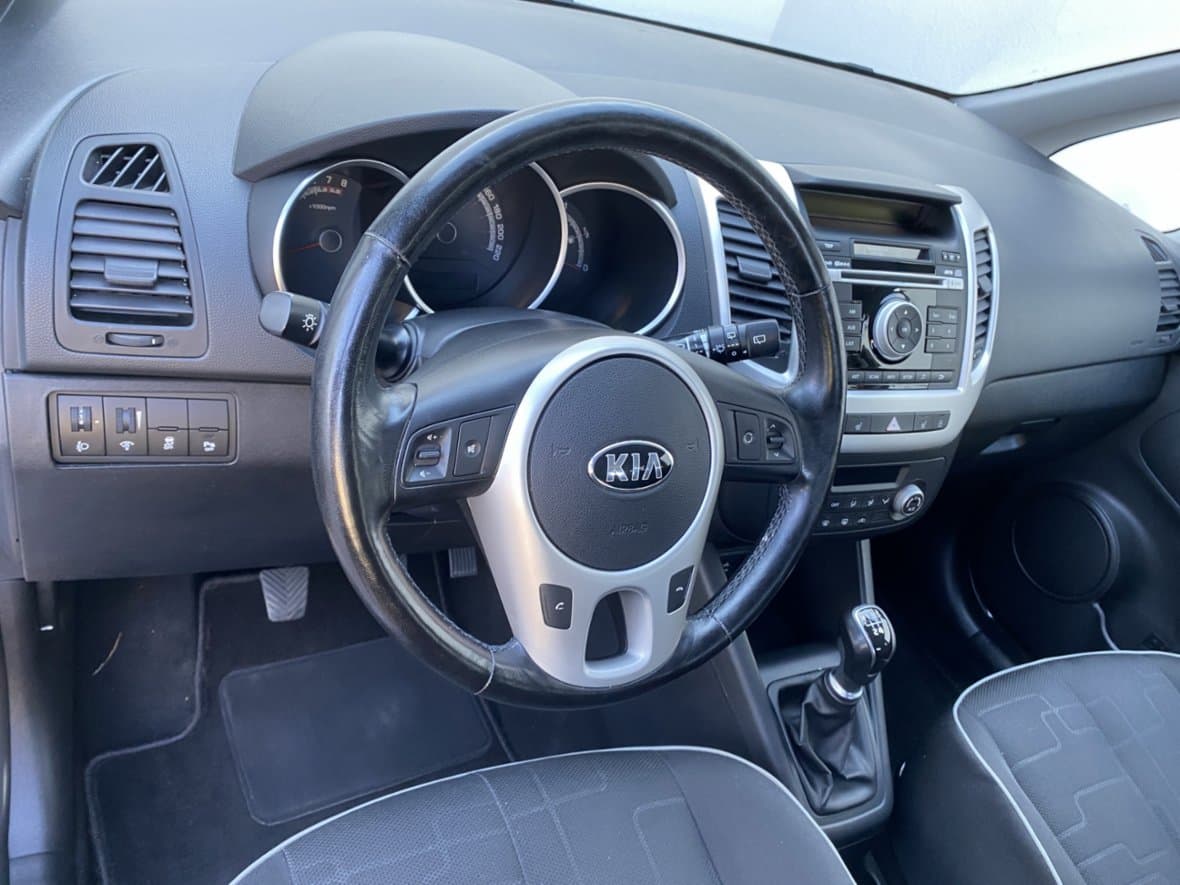 2017 Kia VENGA - 12