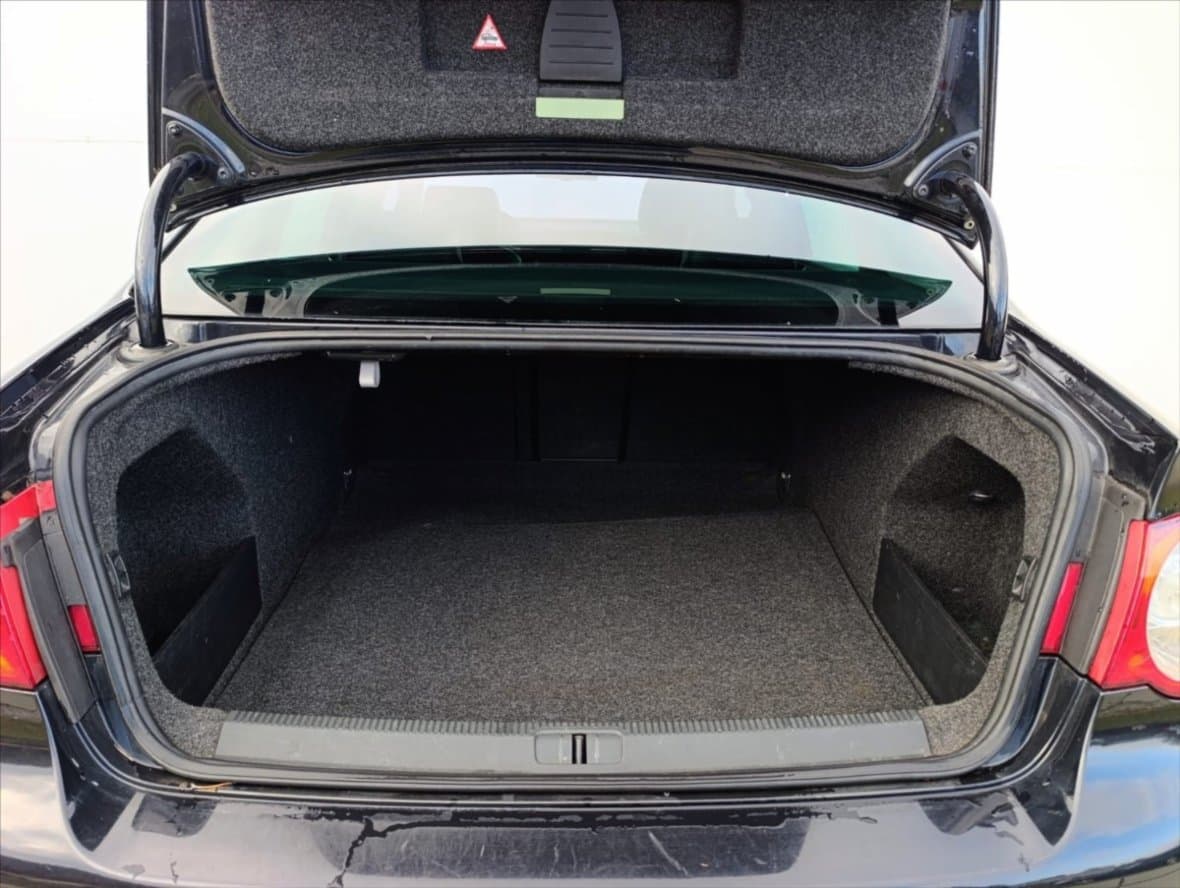 2006 Volkswagen PASSAT - 9