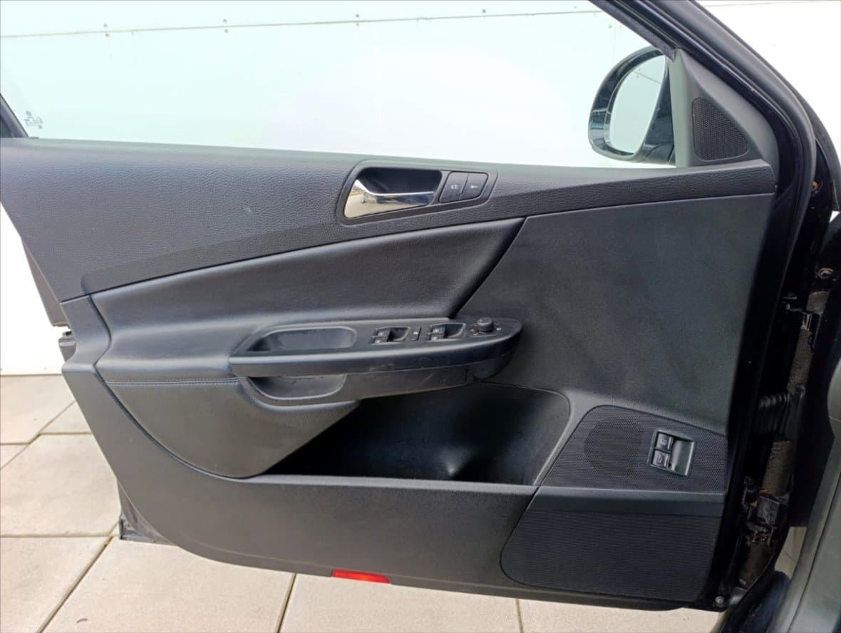 2006 Volkswagen PASSAT - 12