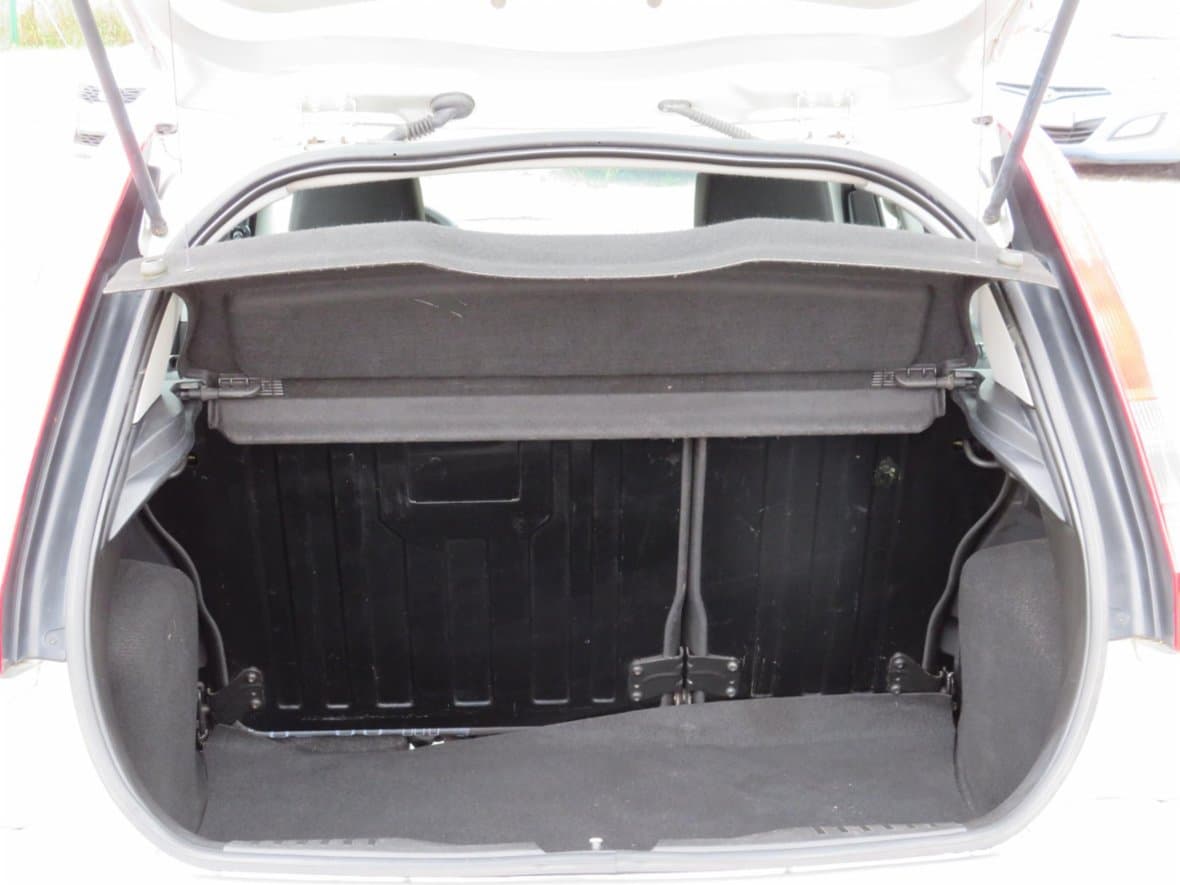 2005 Ford FIESTA - 13