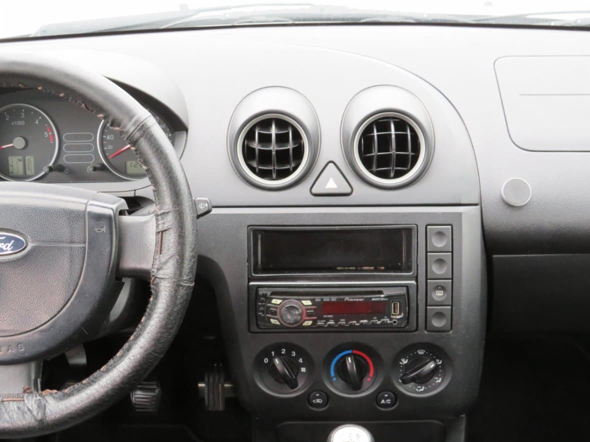2005 Ford FIESTA - 17