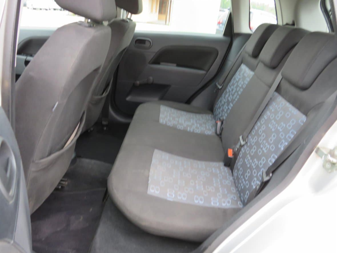 2005 Ford FIESTA - 21