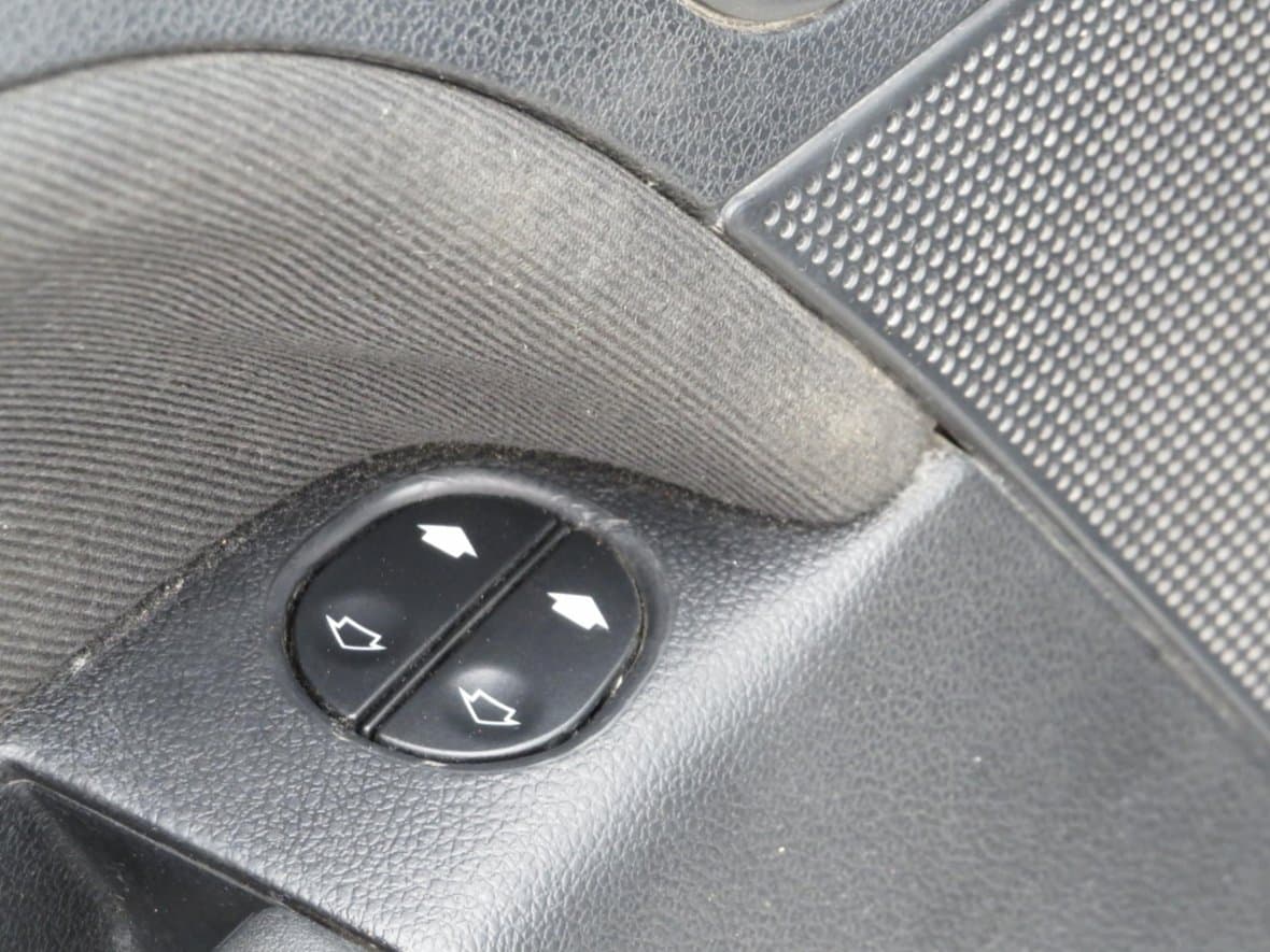 2005 Ford FIESTA - 23