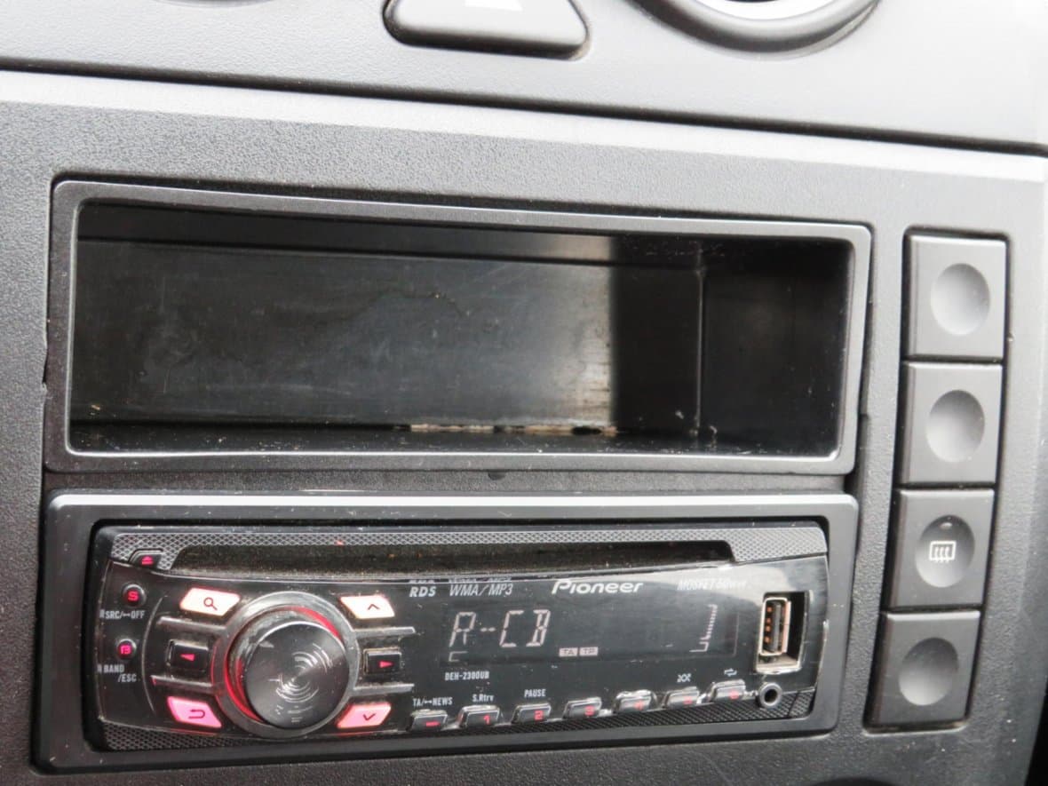 2005 Ford FIESTA - 27