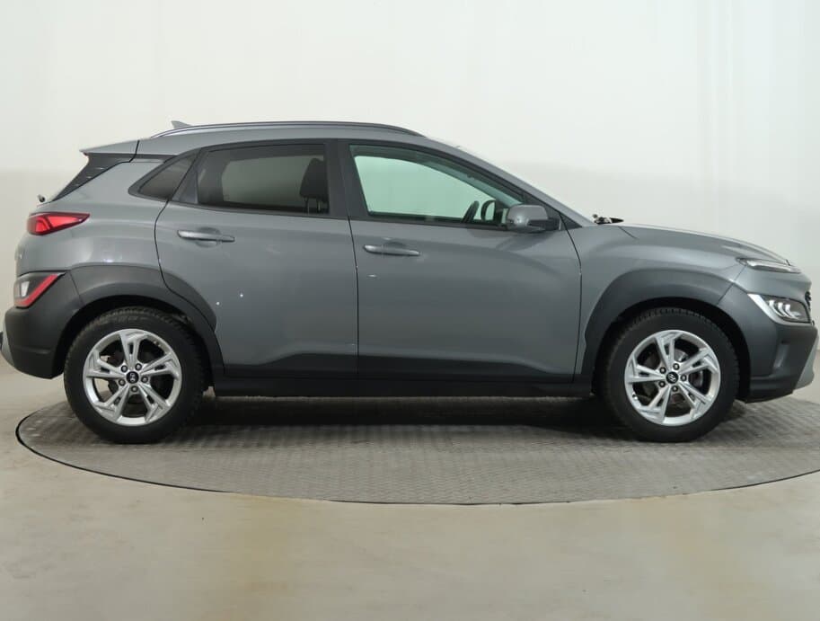 2022 Hyundai KONA - 8