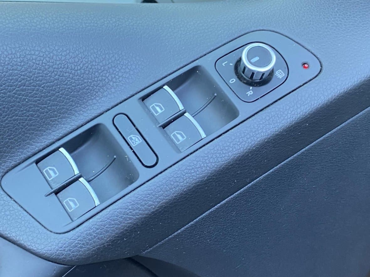 2010 Volkswagen TIGUAN - 11