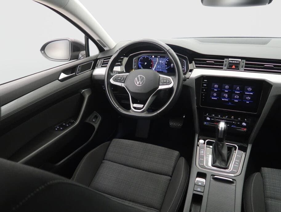 2022 Volkswagen PASSAT - 9
