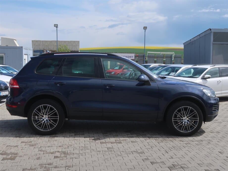 2012 Volkswagen TOUAREG - 8