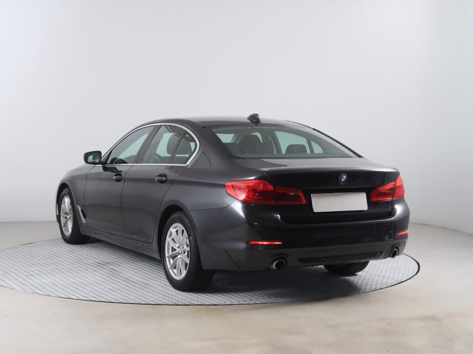 2018 BMW 5-SERIES - 5