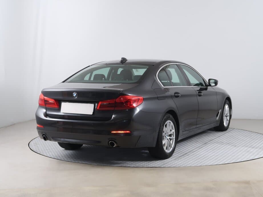 2018 BMW 5-SERIES - 7