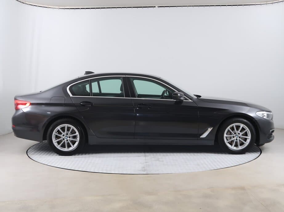 2018 BMW 5-SERIES - 8