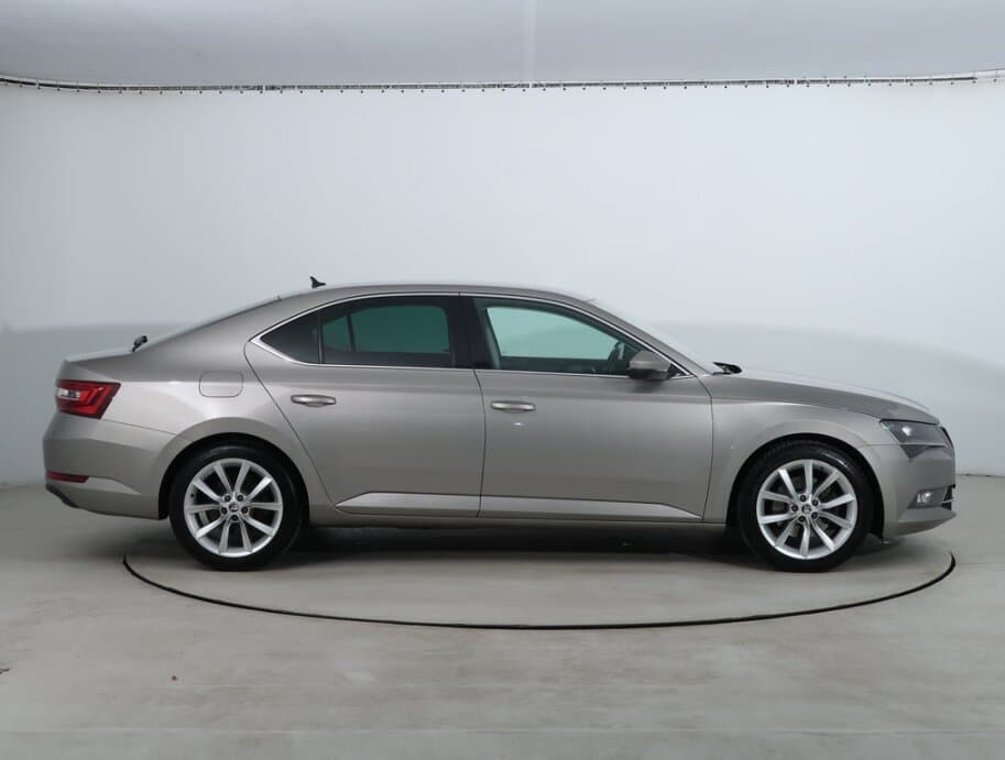 2015 Škoda SUPERB - 8