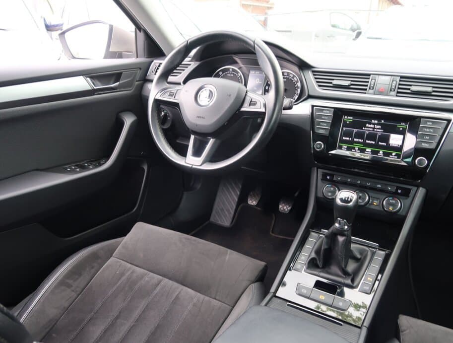 2015 Škoda SUPERB - 9
