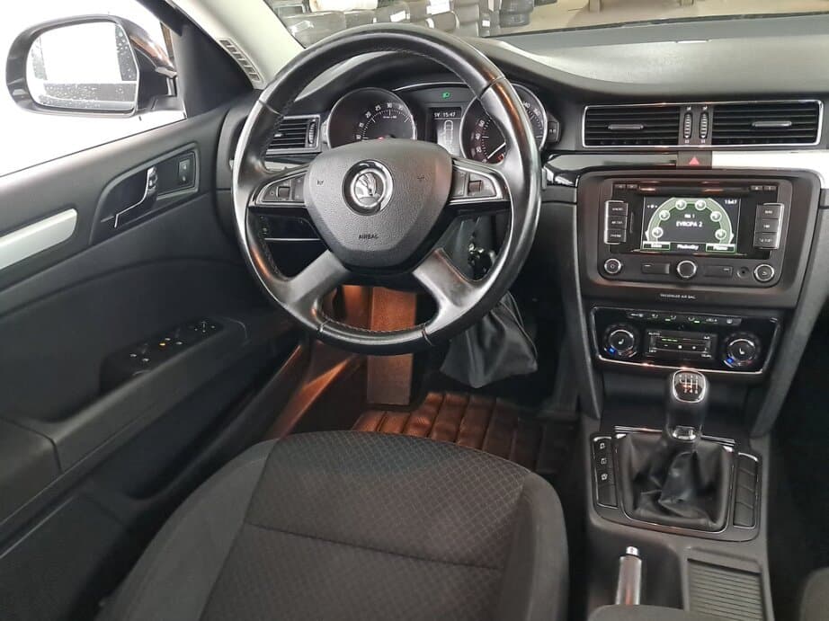 2015 Škoda SUPERB - 9