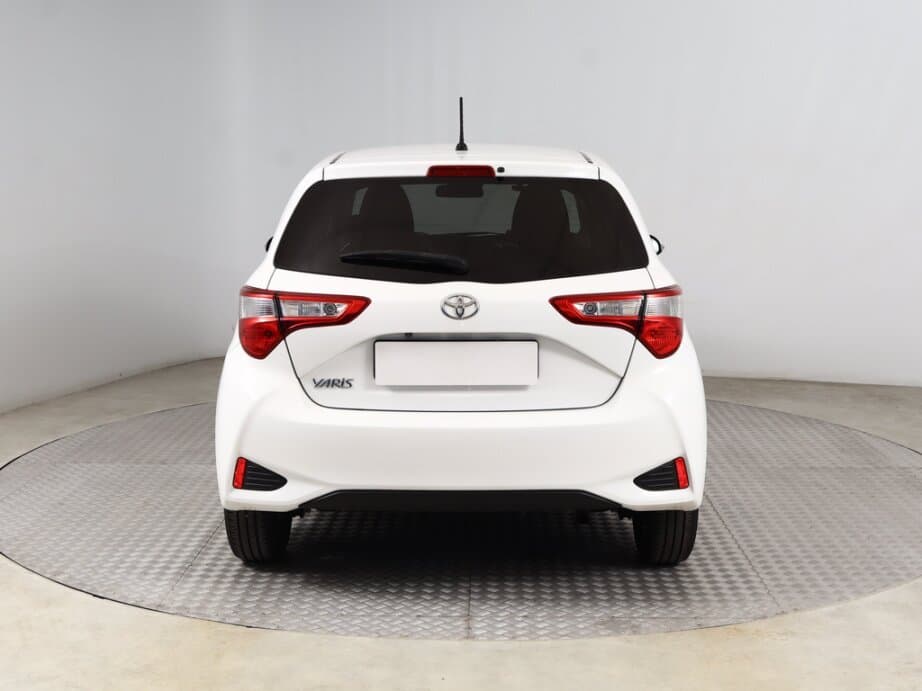 2018 Toyota YARIS - 11