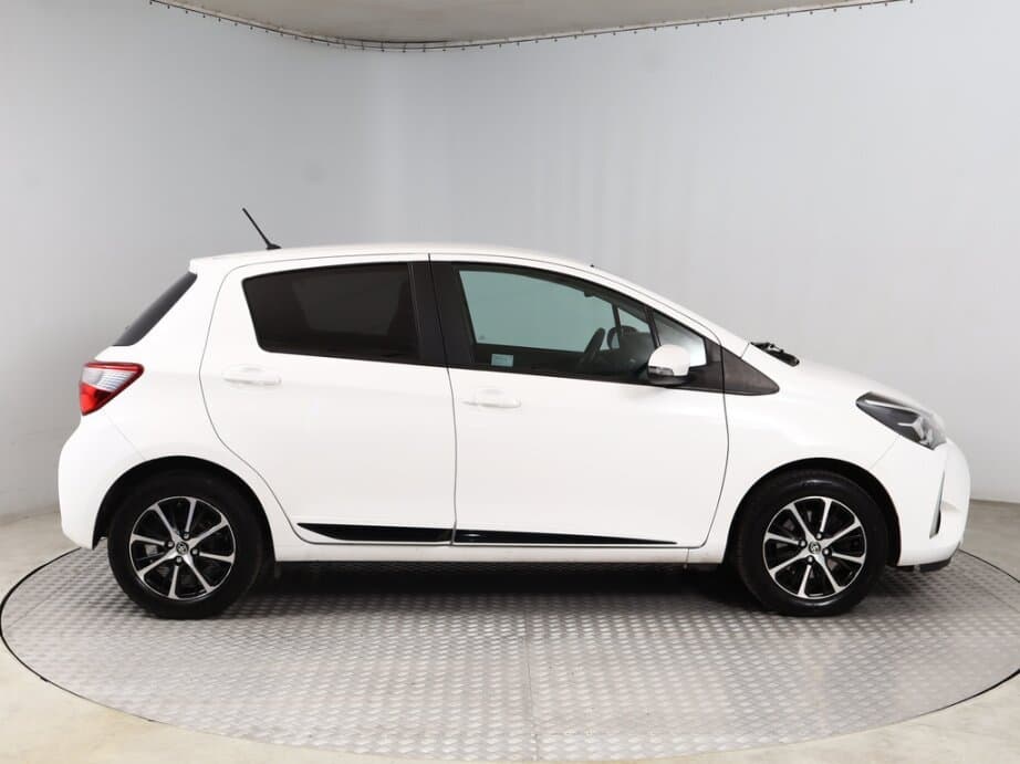 2018 Toyota YARIS - 15