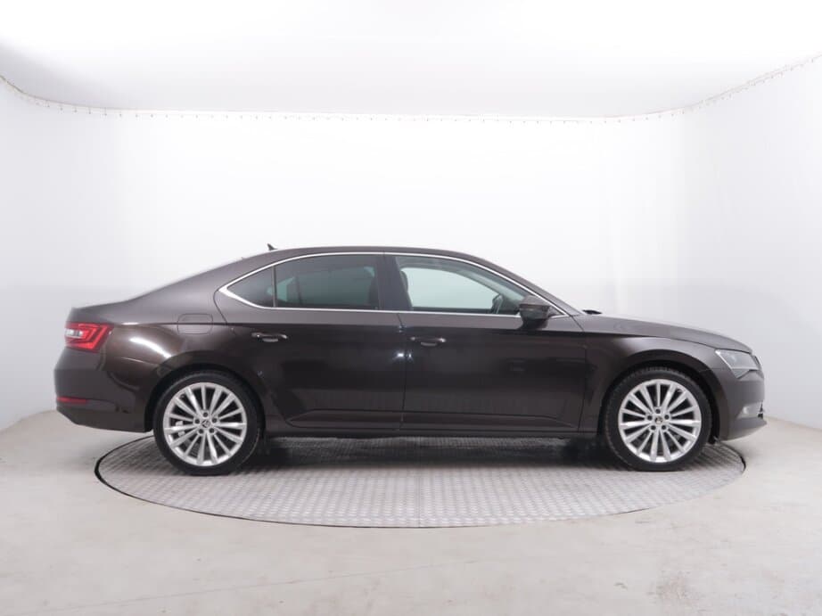 2016 Škoda SUPERB - 8