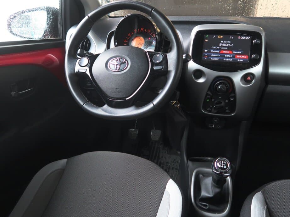 2016 Toyota AYGO - 9