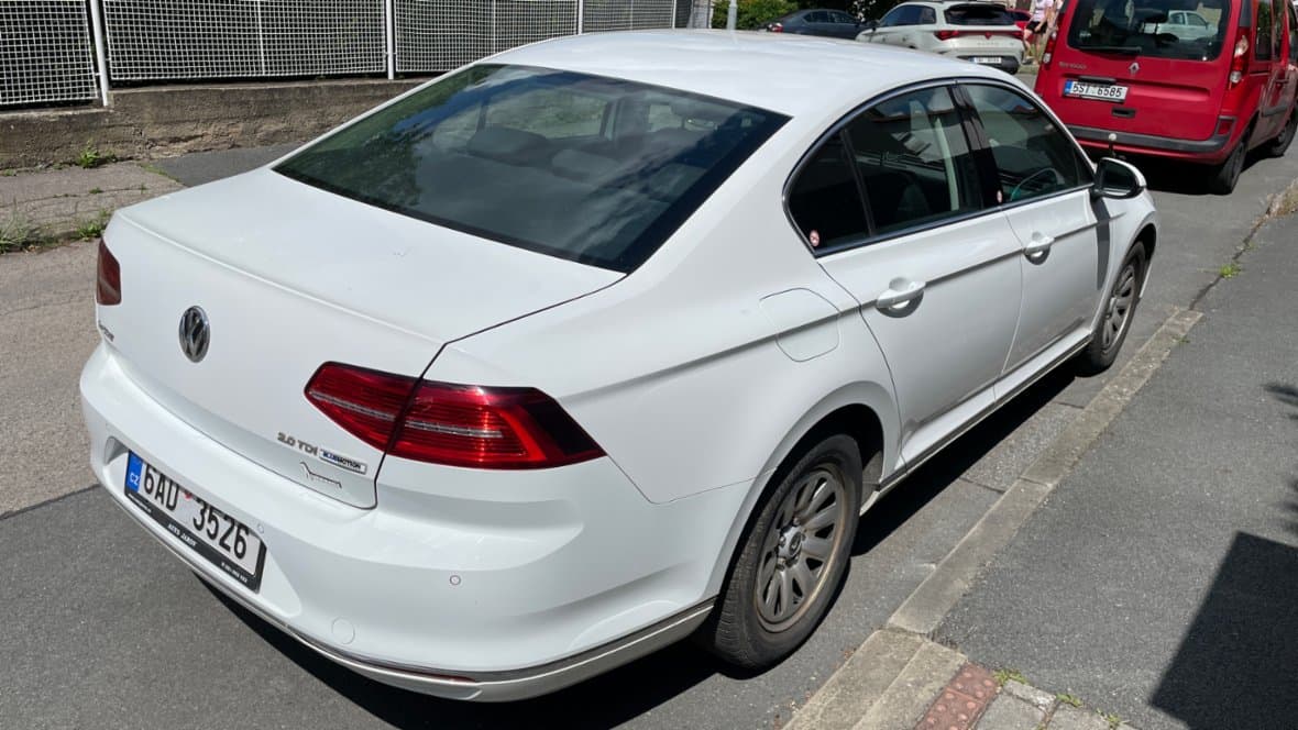 2017 Volkswagen PASSAT - 4