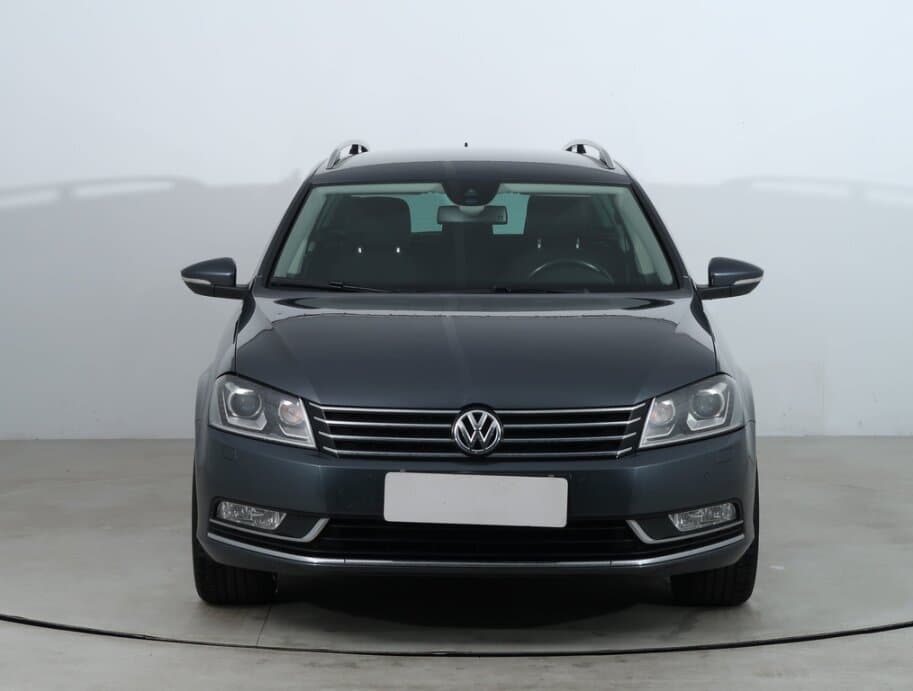 2013 Volkswagen Passat - 2