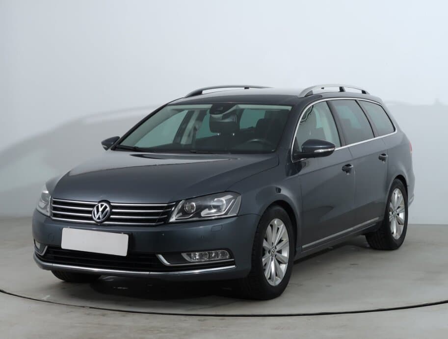 2013 Volkswagen Passat - 3