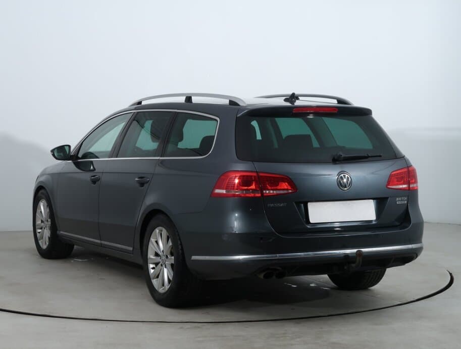 2013 Volkswagen Passat - 5