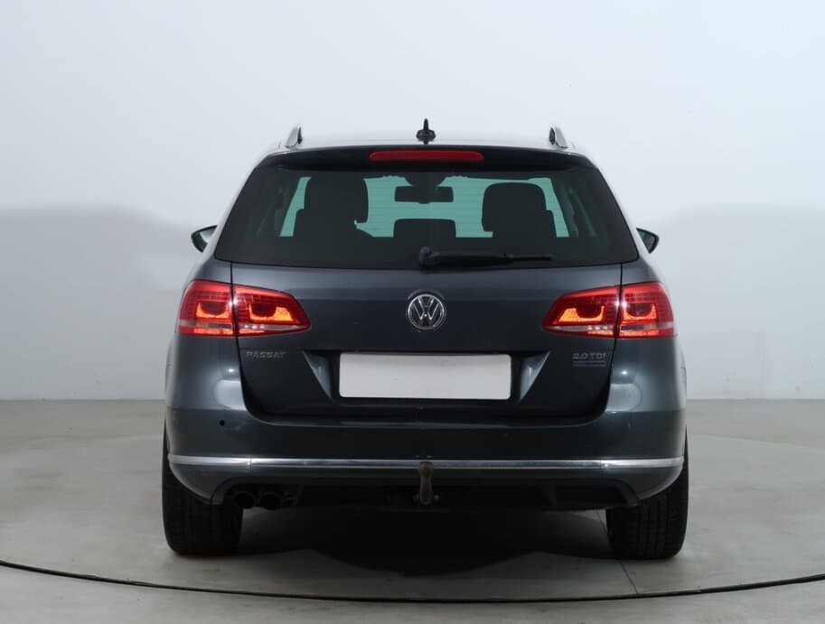 2013 Volkswagen Passat - 6