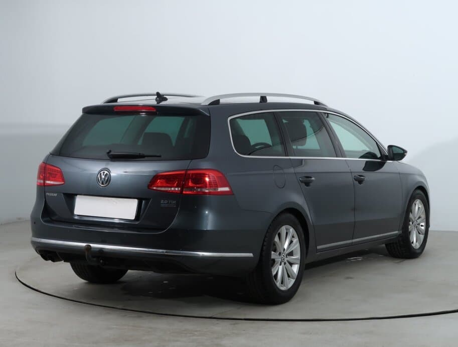 2013 Volkswagen Passat - 7